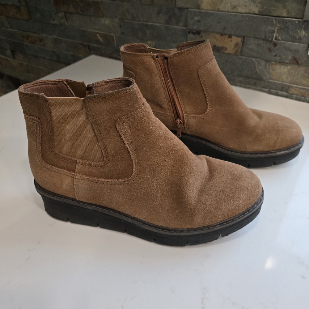 Clarks Brown Ankle Boots Size 7.5W